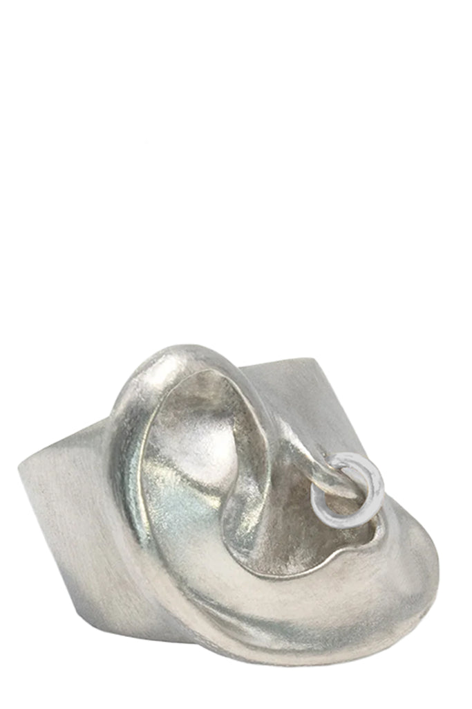 Fül gyűrű piercinggel