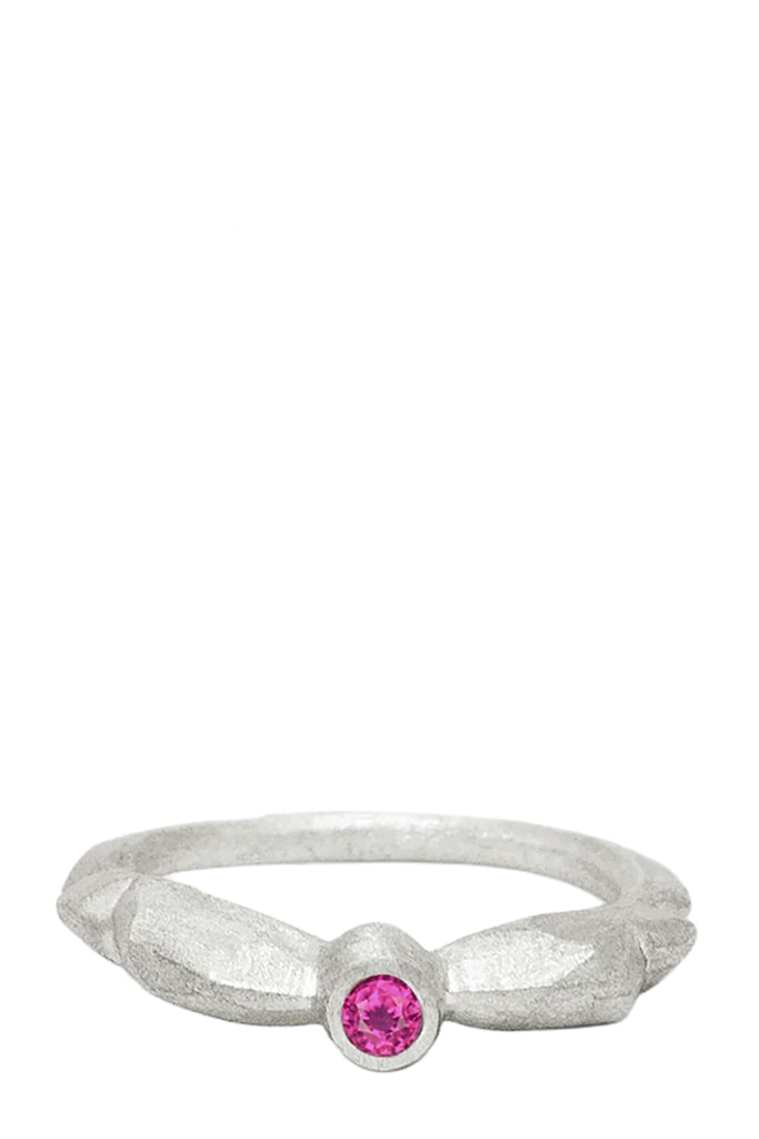 Napos hegy gyűrű zafírral