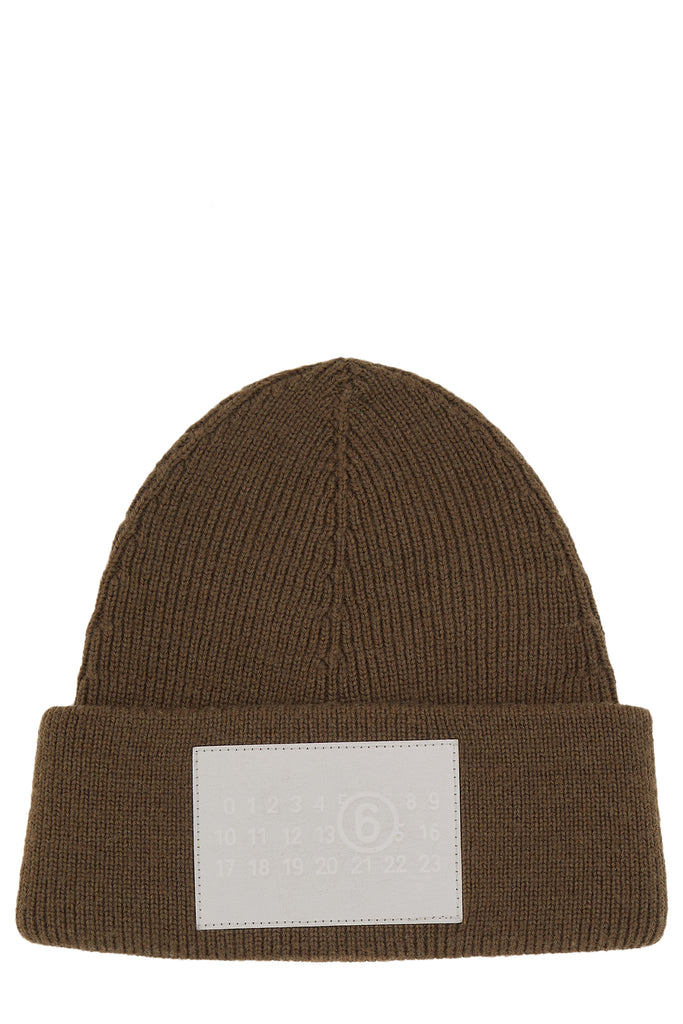 Logóval díszített beanie